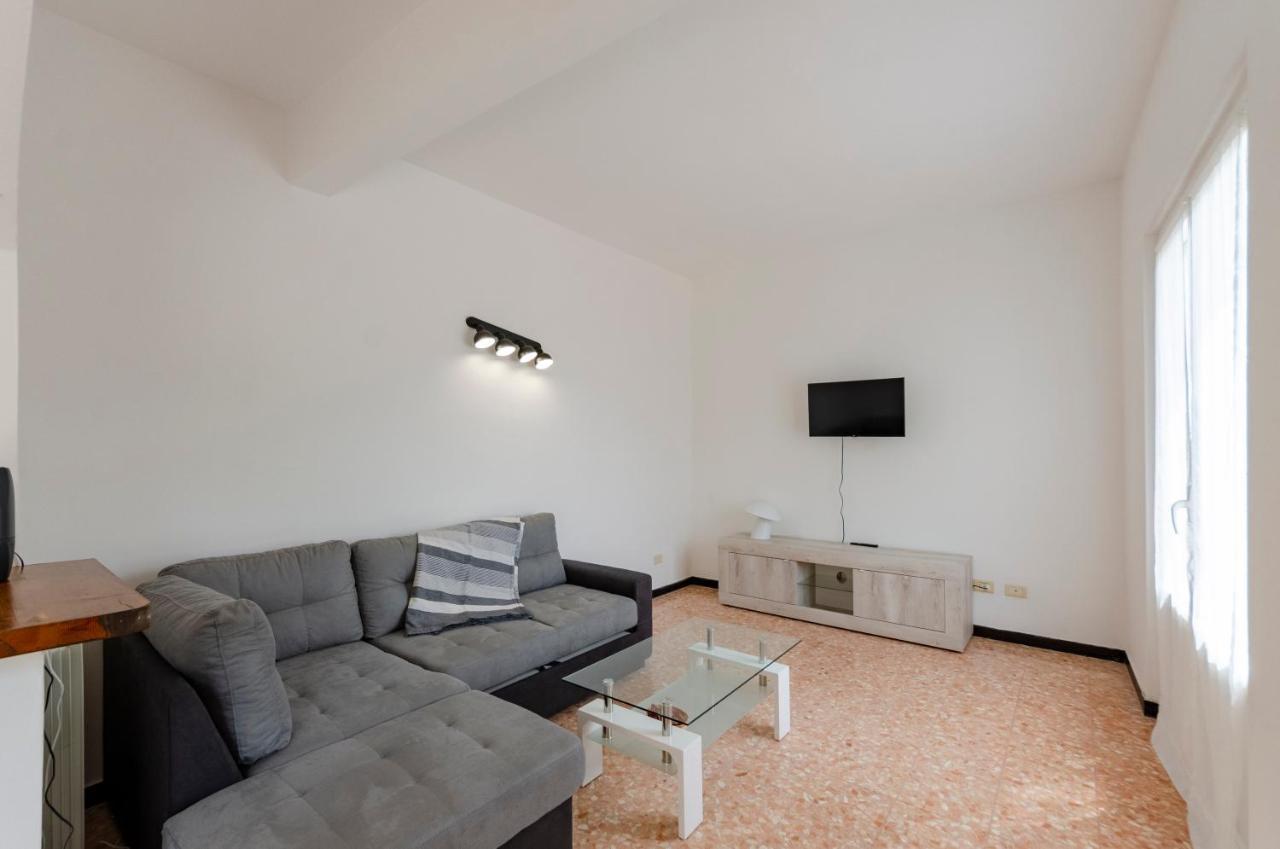 Joivy Family Flat With 3 Balconies, 10 Min To Beach モネーリア エクステリア 写真